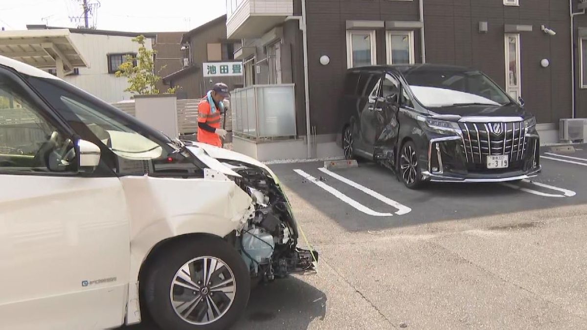 車2台と自転車1台絡む事故　自転車の高齢男性死亡　愛知・豊川市