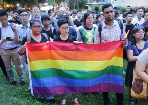 シンガポール、男性同士の性交渉を違法とする刑法の条項を撤廃へ
