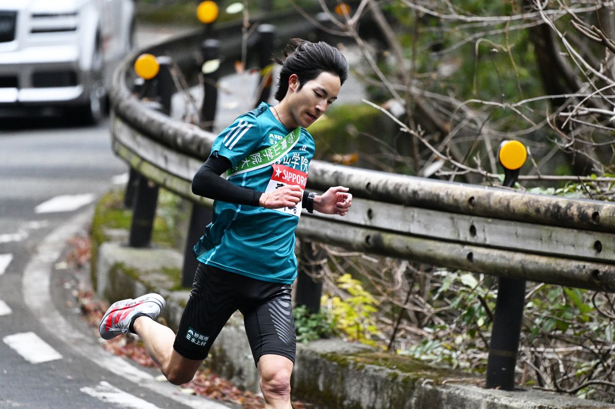 レース中にシューズのメッセージをみたと話す野村選手