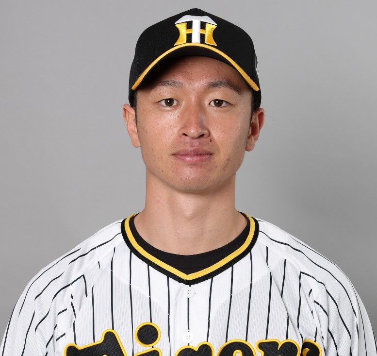 心配すぎる」阪神・近本光司と巨人の投手・戸田懐生が1塁のベース 
