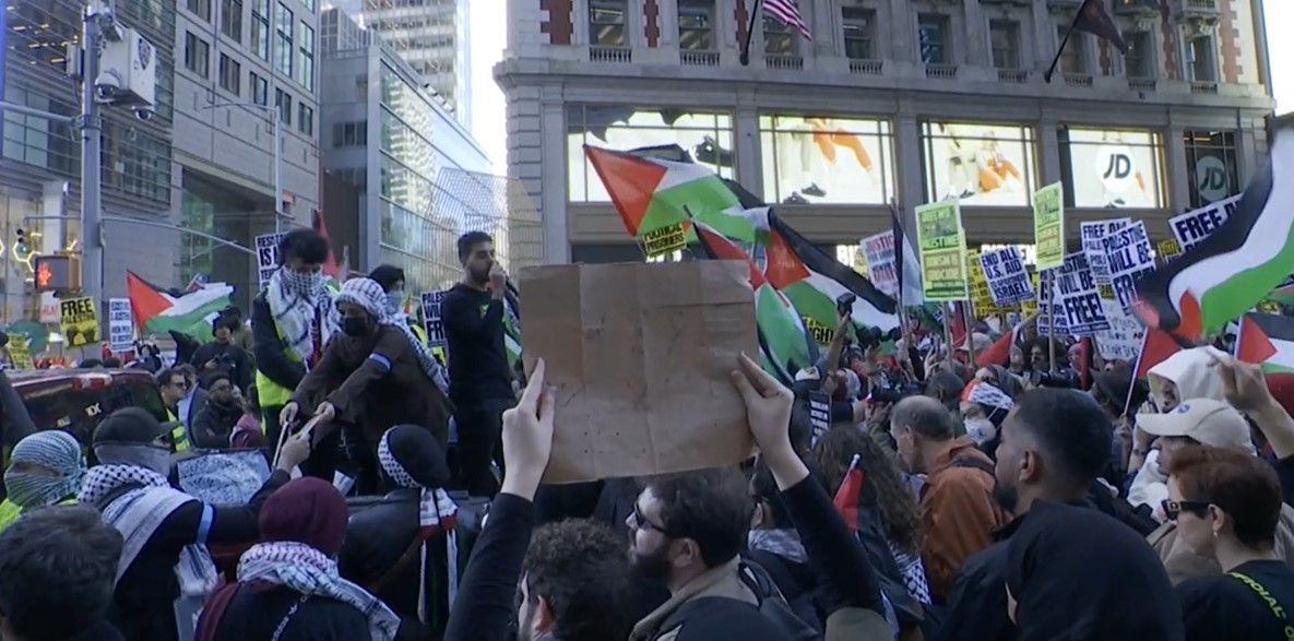 ニューヨークでパレスチナ・イスラエル支持者が一触即発に…アメリカ社会でも緊張の度合い高まる