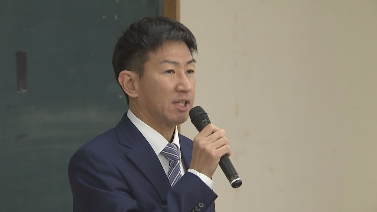 石川正史新津久見市長が初登庁　県内の自治体で最も若いリーダー誕生　大分