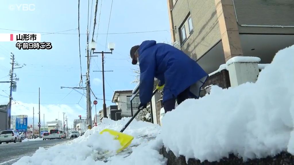 「サラサラではなく重い雪」山形県内ほぼ全域で雪　除雪に追われる市民の姿も