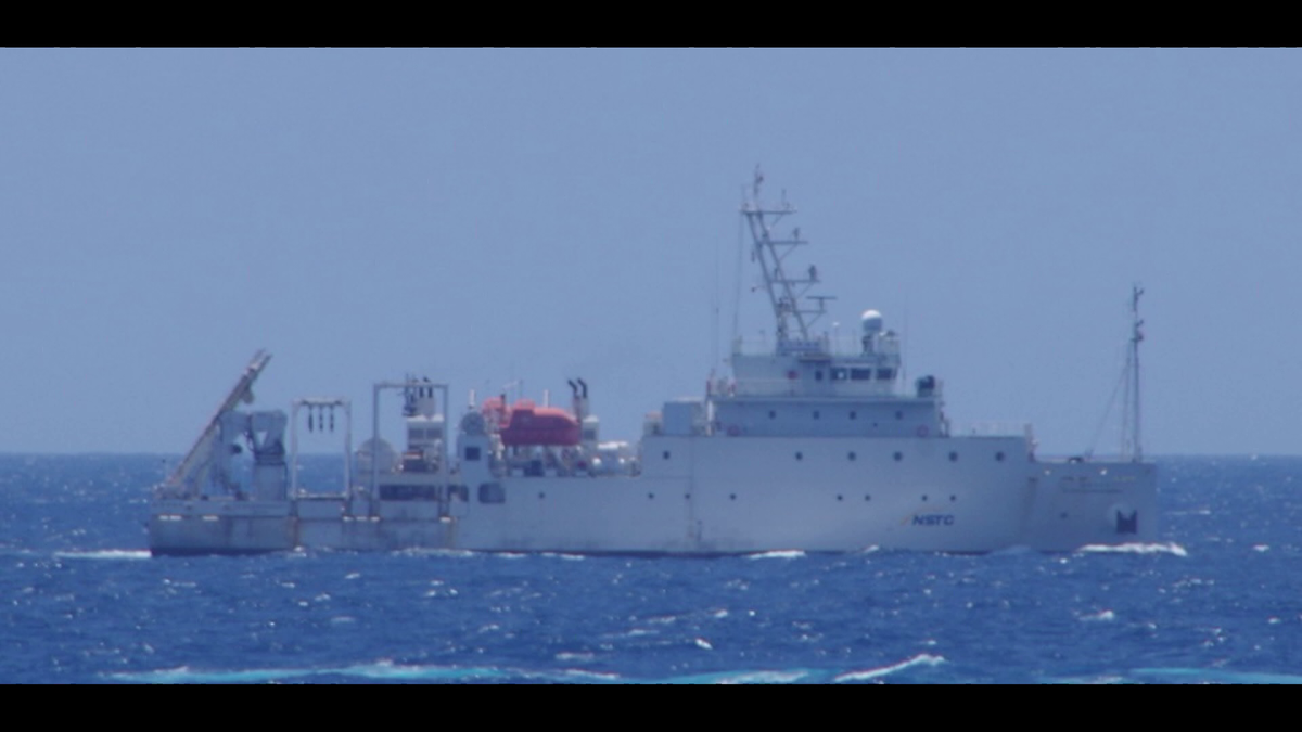 台湾の海洋調査船、尖閣沖EEZ内で調査か“ワイヤ”を海中に