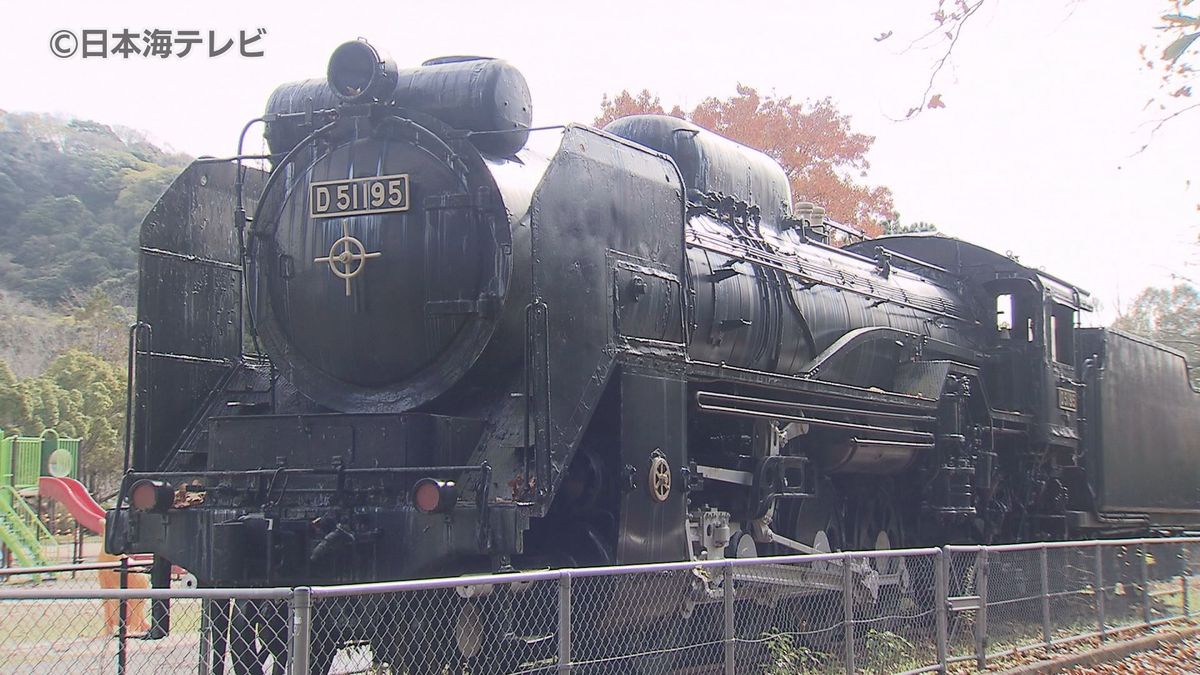 蒸気機関車D51「デゴイチ」の移設で駅前にさらににぎわいを！　公園の子どもの遊び場の一角に50年近く野外展示されていたD51を移設へ　鳥取県米子市