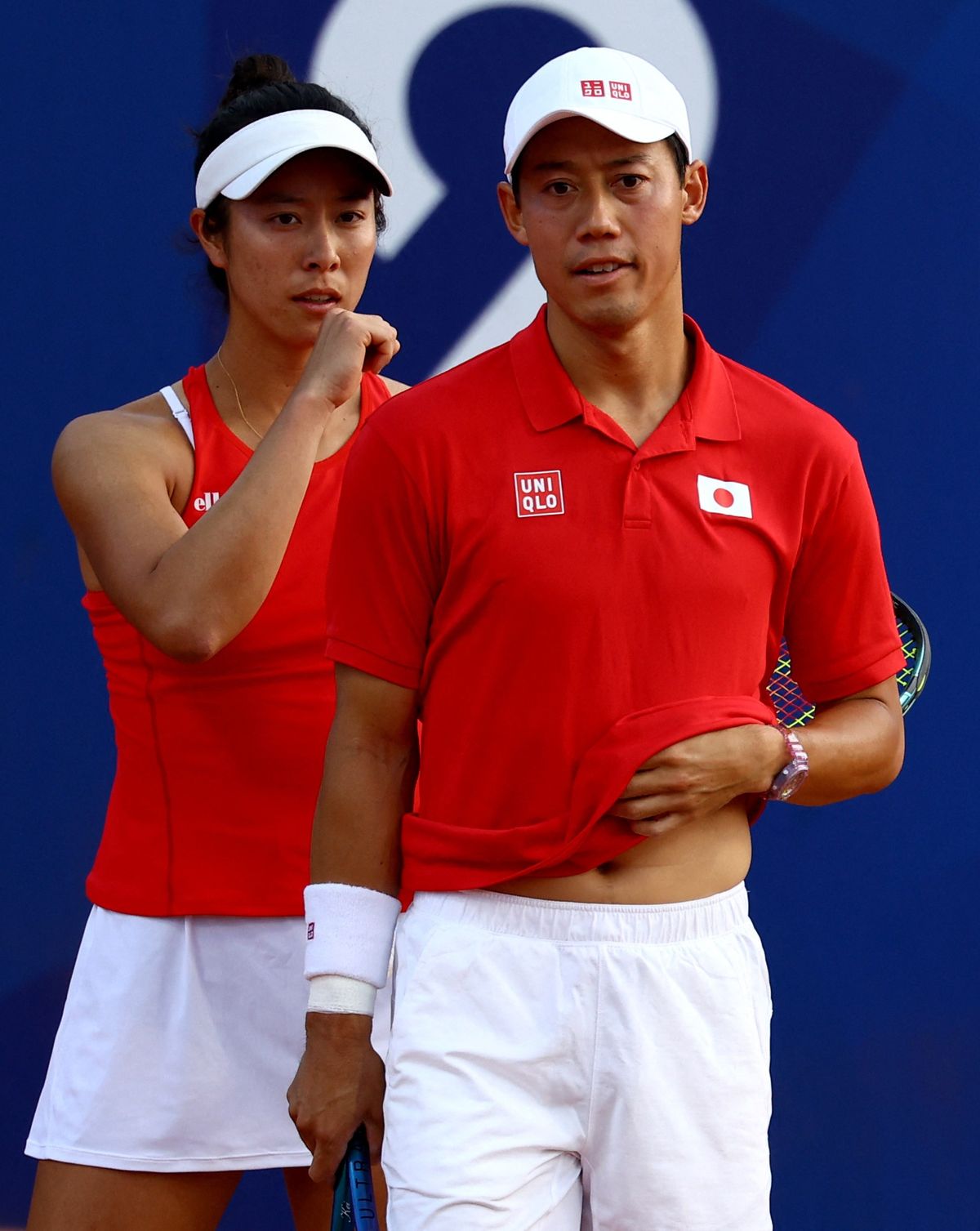 左からテニス混合ダブルスで初戦を突破した柴原瑛菜選手と錦織圭選手(写真:ロイター/アフロ)