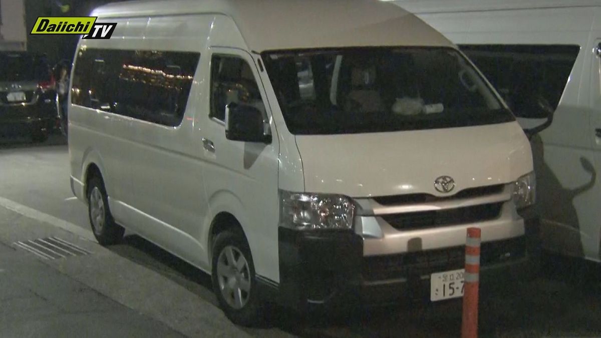 中型車を普通免許で運転　無免許運転の現行犯で中国人逮捕　“白タク”の可能性も含め捜査（静岡・熱海市）