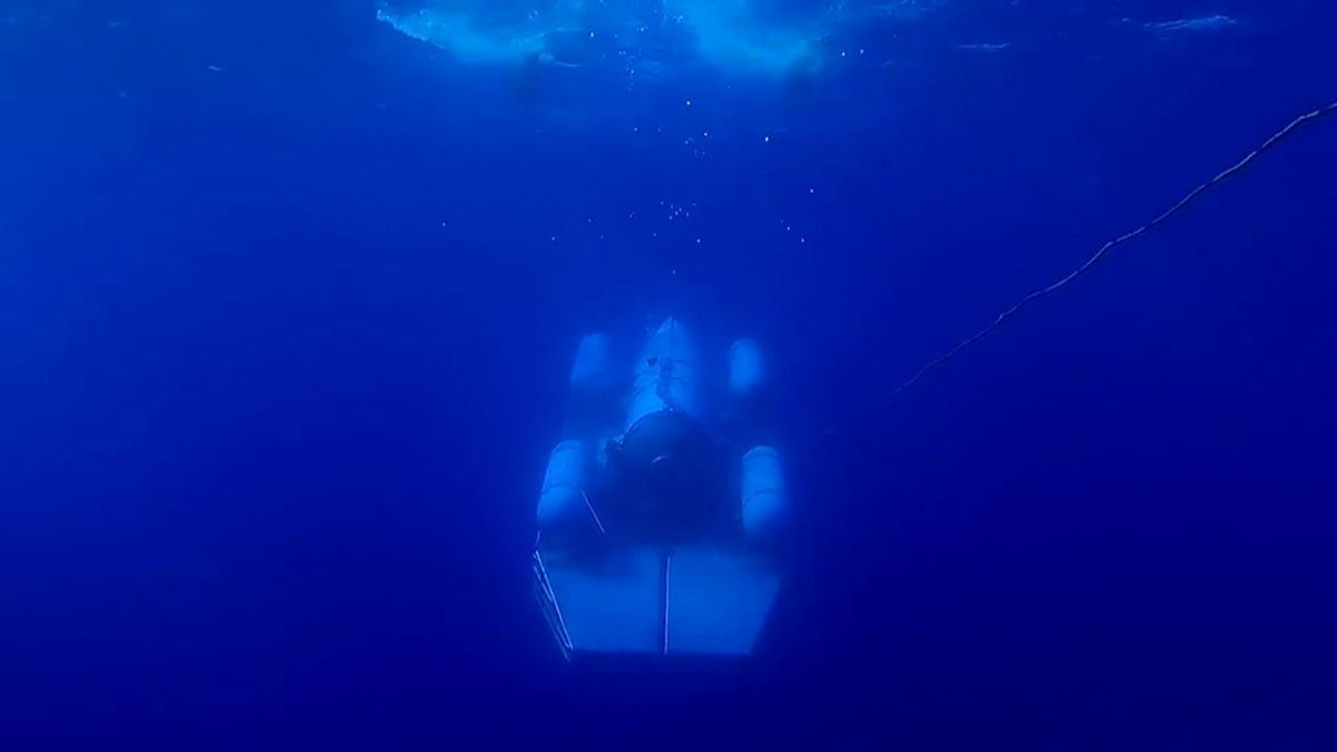 無人探査機ががれきを発見　不明の潜水艇と関係か