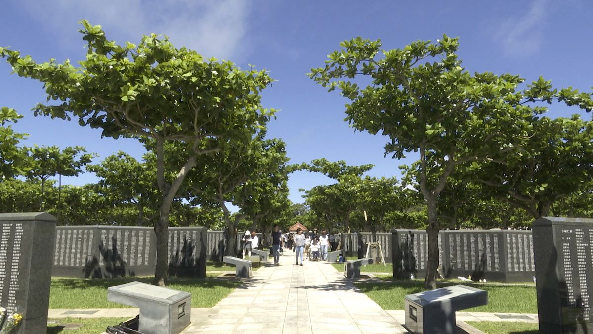 「平和の礎」には沖縄戦すべての戦没者の氏名が母国語で刻まれている