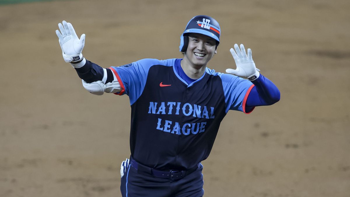 ホームランに笑顔の大谷翔平選手（写真:USA TODAY Sports/ロイター/アフロ）