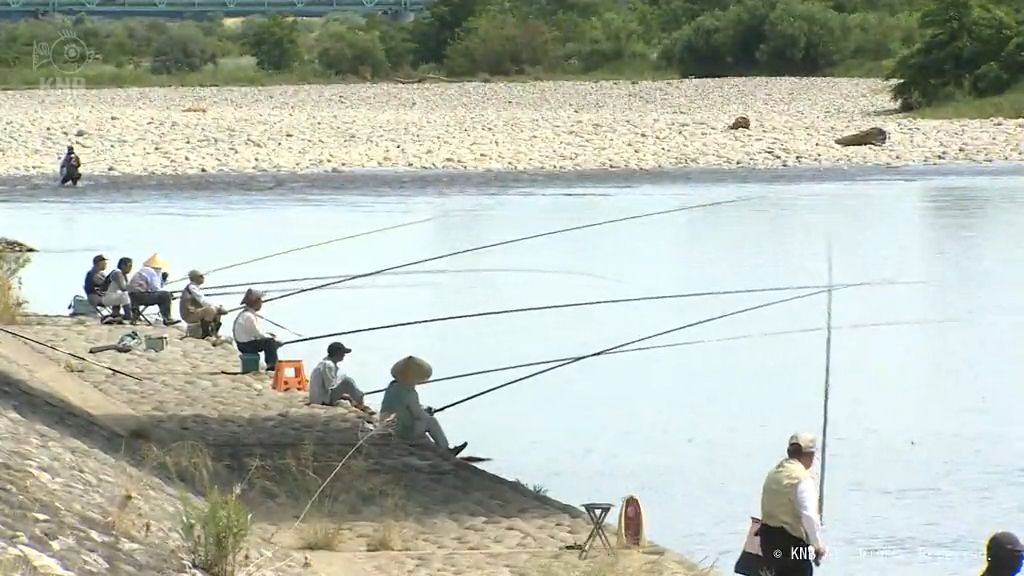富山県内　6日連続の真夏日に　アユ釣り解禁日　釣り人で県内河川にぎわう