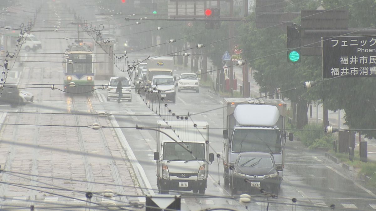 前線の影響で雨強まる　土砂災害や河川の増水に注意　あす明け方にかけ、警報級の大雨の恐れも