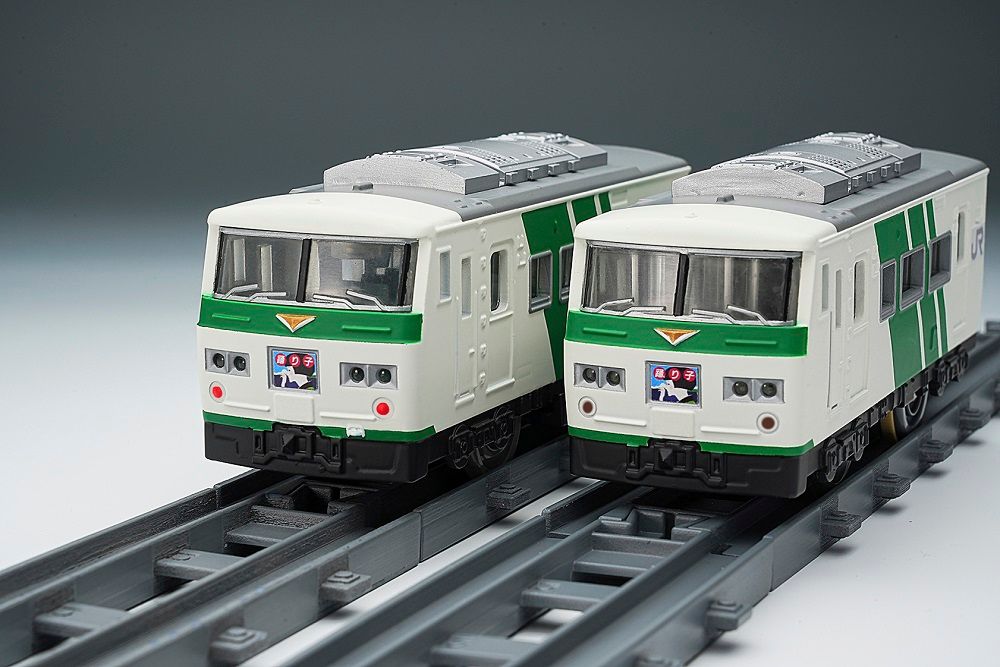 『185系特急電車（踊り子・緑ストライプ）』（c）TOMY『プラレール』は株式会社タカラトミーの登録商標です。JR東日本商品化許諾済