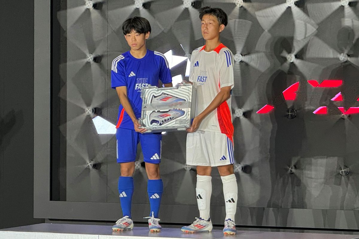 ｢U-16 セレクション『THE FAST』｣でMVPを獲得した大宮アルディージャU-18の中島大翔選手(左)と鹿島学園高校の大川寛翔
選手