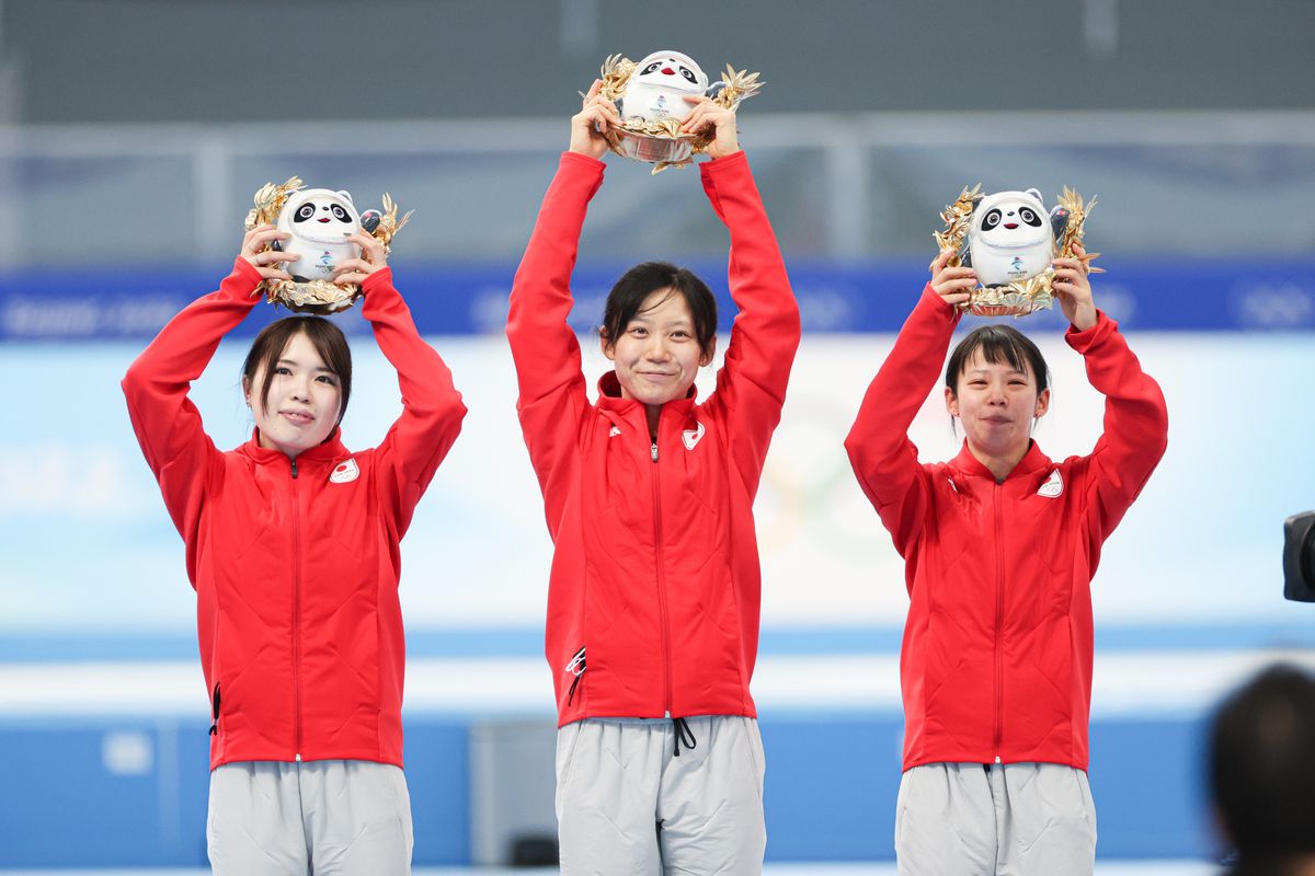 北京五輪4つめメダルの高木美帆「みんなで取れた金メダル」姉の菜那へ「無事に帰ってきて」