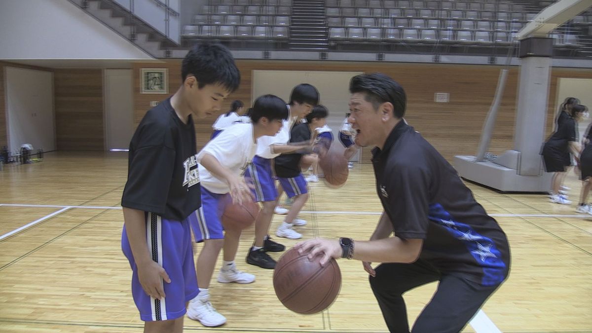 B１選手らによるバスケットボール教室　中学生がプロの技を体感、上達への意欲高める　愛知･シーホース三河　越前市で開催