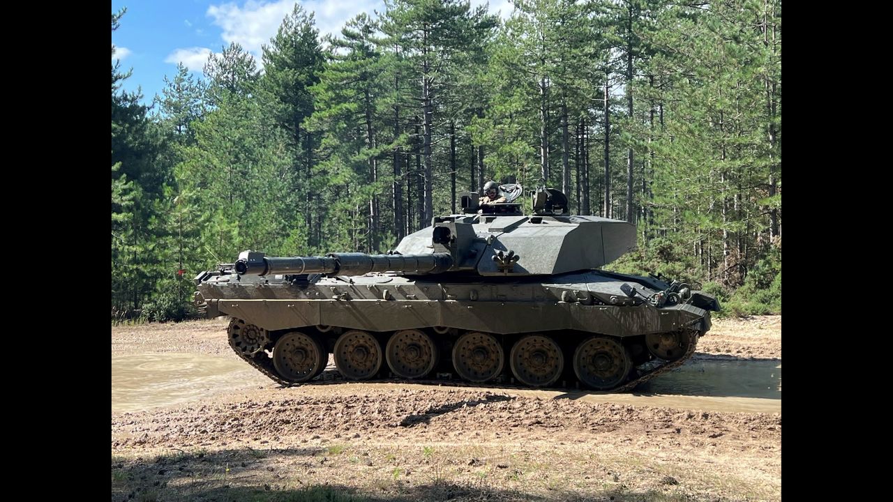 ウクライナに供与の戦車「チャレンジャー2」　一部メディアに公開、英国防省