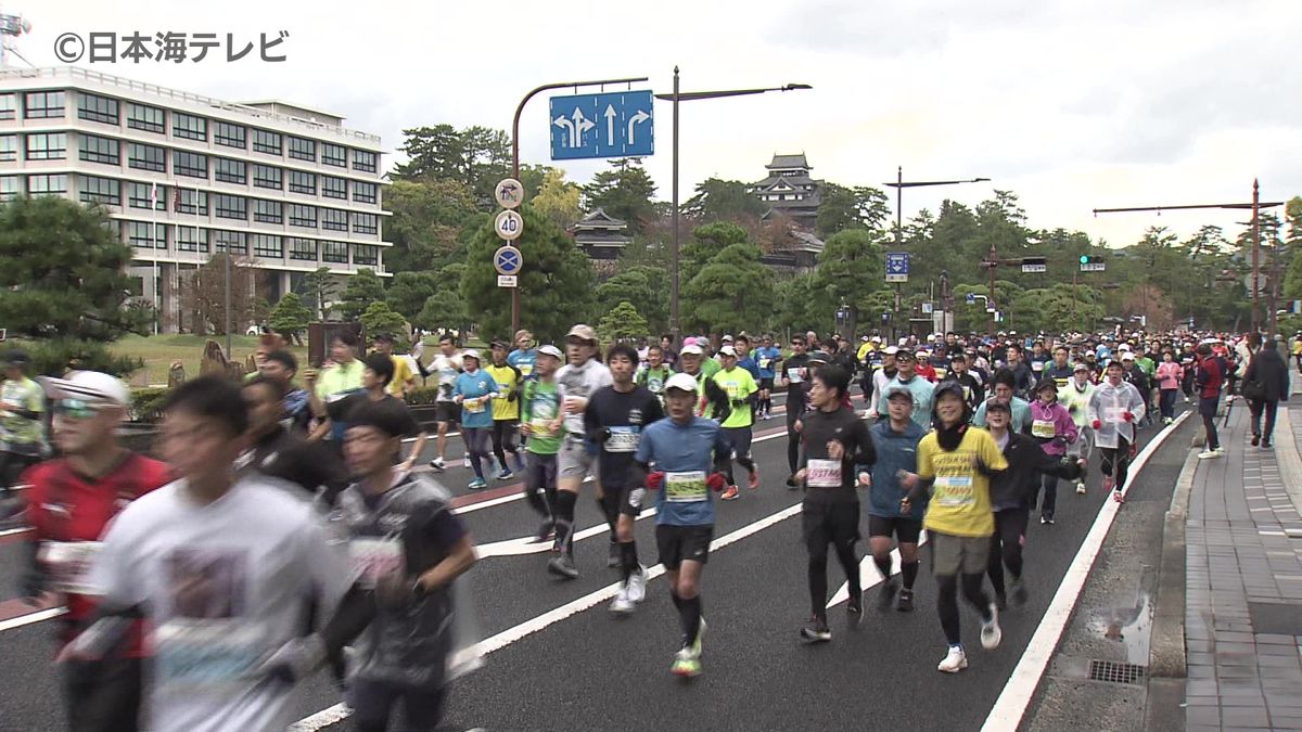 松江城や大根島などを巡るフルマラソン　国宝松江城マラソンに約4500人　美しい景観を楽しみながらゴール　　　