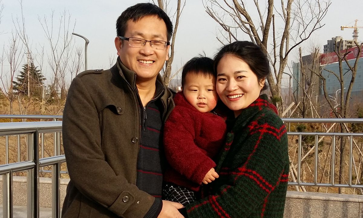 ポストコロナの中国　ある家族の苦闘（1）　強まる監視・抑圧　涙の再会から3年　親子3人は再び離ればなれに…