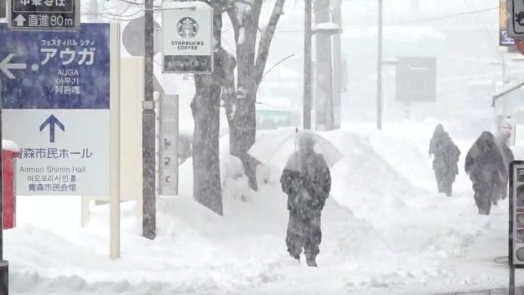 弘前市の積雪１３０センチ　冬型続く青森県内　奥羽本線や五能線　運休や遅れ相次ぐ　青森地方気象台　交通障害や落雪に注意・警戒呼びかけ