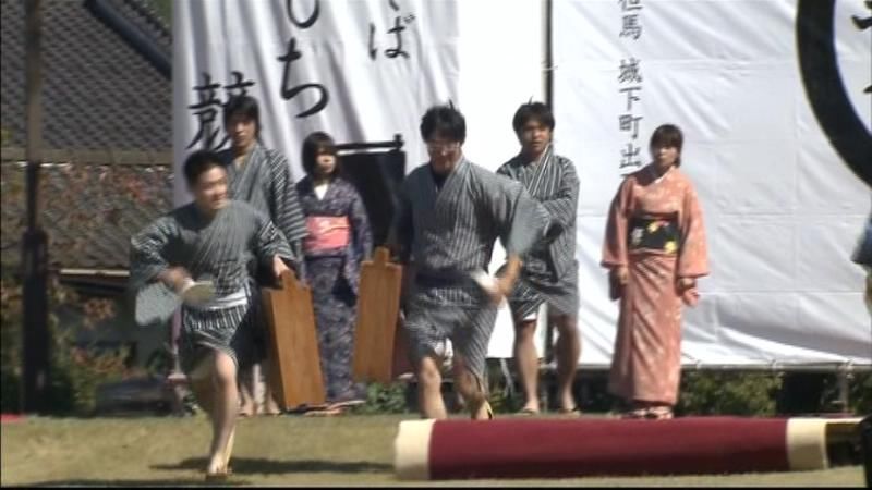 おかもち競争も…恒例「出石藩きもの祭り」