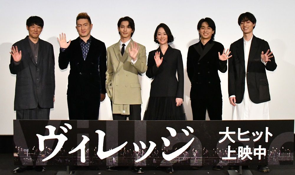 （左から）藤井道人監督、中村獅童さん、横浜流星さん、黒木華さん、奥平大兼さん、作間龍斗さん