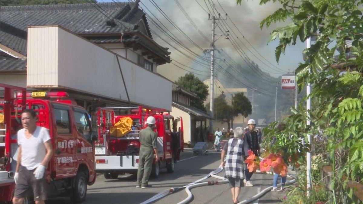 火事現場(天草市五和町･1日午後2時半頃)