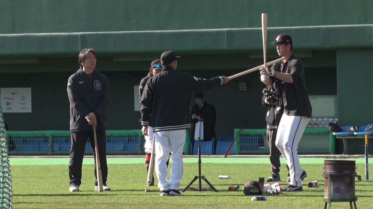 巨人】阿部監督「そういう姿勢を僕は見ている」11日の紅白戦は“チャレンジ” 松井秀喜氏もベンチへ（2024年2月10日掲載）｜日テレNEWS NNN