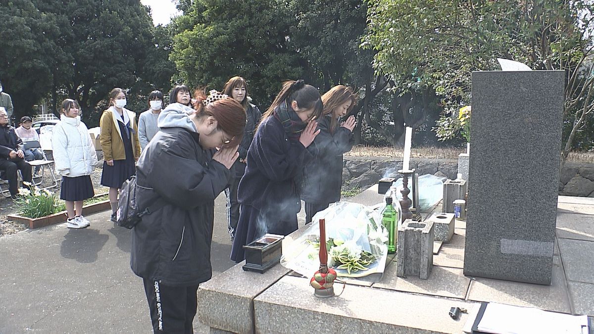 事故から61年　20人犠牲の富士航空旅客機墜落事故　遺族や空港関係者などが犠牲者悼む　　大分