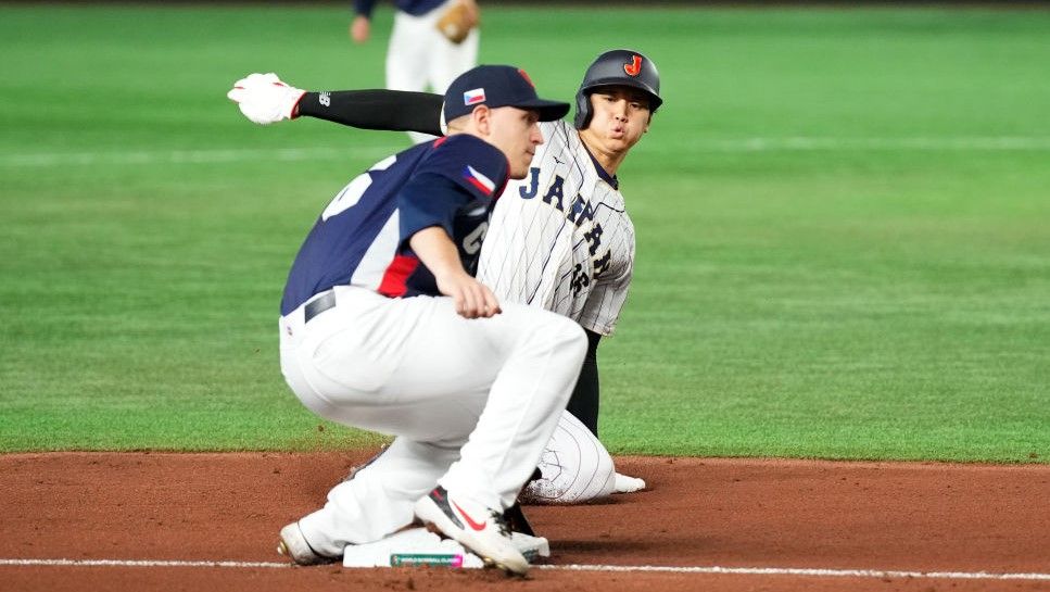 チェコ代表が大谷翔平と記念撮影　練習時間に4人で日本のロッカールームへ　サードのスモラなど