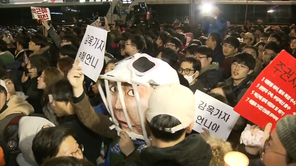 朴大統領の退陣求め…２６万人が集会　韓国