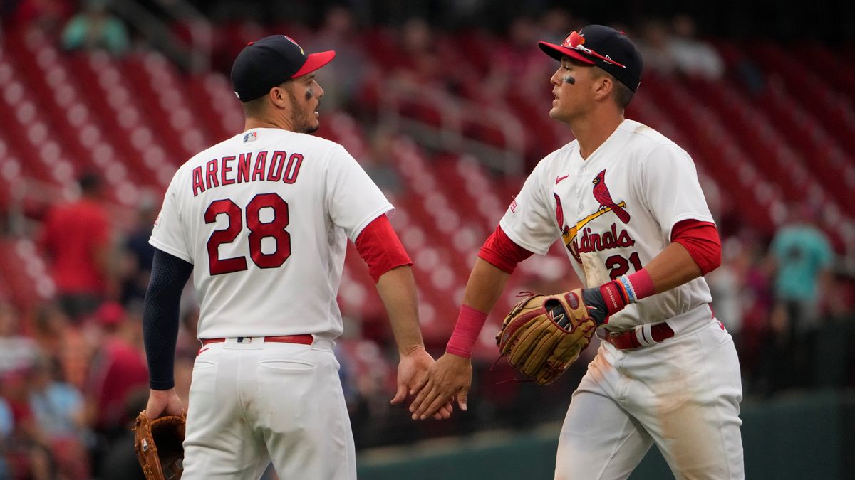 カージナルスのアレナド選手とヌートバー選手(写真：AP/アフロ)