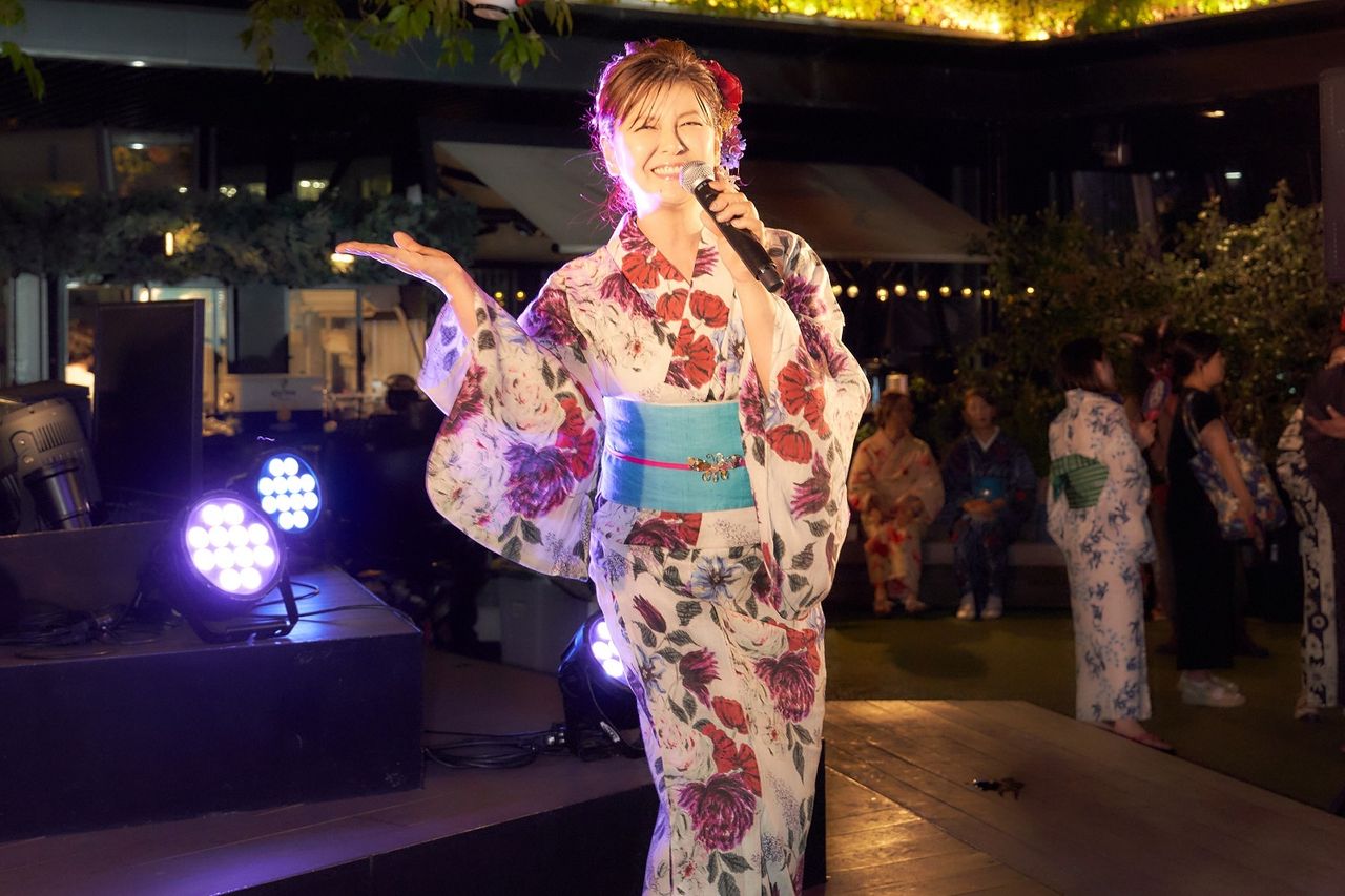 南野陽子 57歳、浴衣姿で『吐息でネット』熱唱 盆踊りイベント盛り上げる（2024年8月4日掲載）｜日テレNEWS NNN