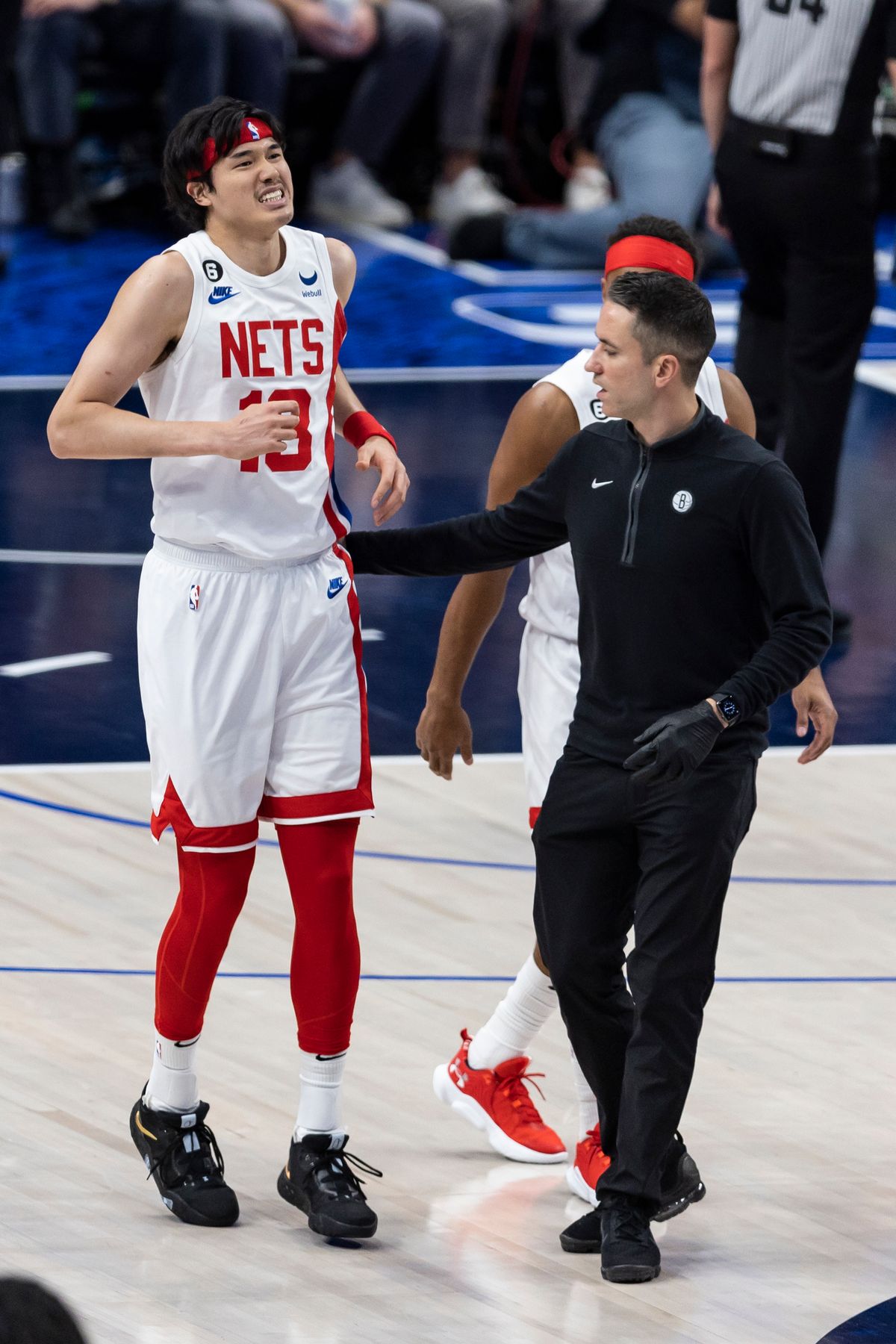 NBA渡邊雄太「ただの捻挫なのでしっかり治してまたすぐコートに戻ってきます！」左足首負傷で途中交代