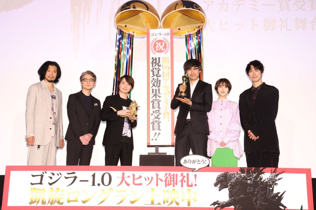 イベントに登場した（左から）青木崇高さん、吉岡秀隆さん、神木隆之介さん、山崎貴監督、浜辺美波さん、佐々木蔵之介さん