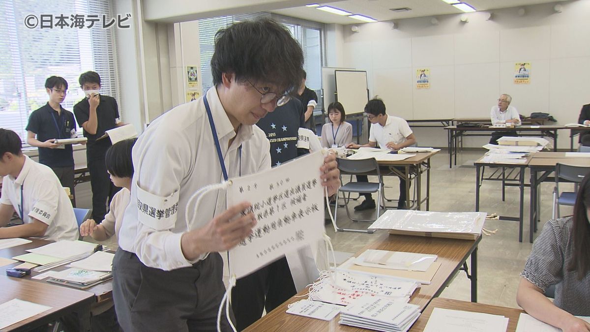 【衆議院選挙】公示直前　立候補届出受け付けリハーサル　選挙活動の7つ道具の手順などを確認