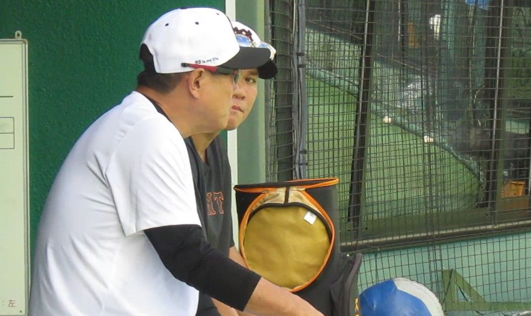 長良川球場で話す原辰徳監督と坂本勇人選手