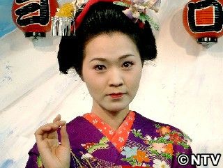 演歌歌手･山本智子が“生人形”に…ケースの中も「快感です」