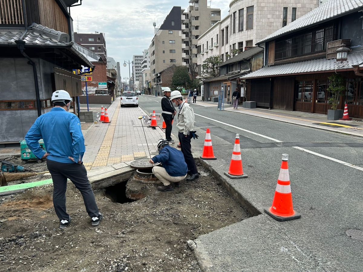 【速報】熊本市中央区の市道で空洞確認 直径･深さ約1ｍで道路工事中に見つかる