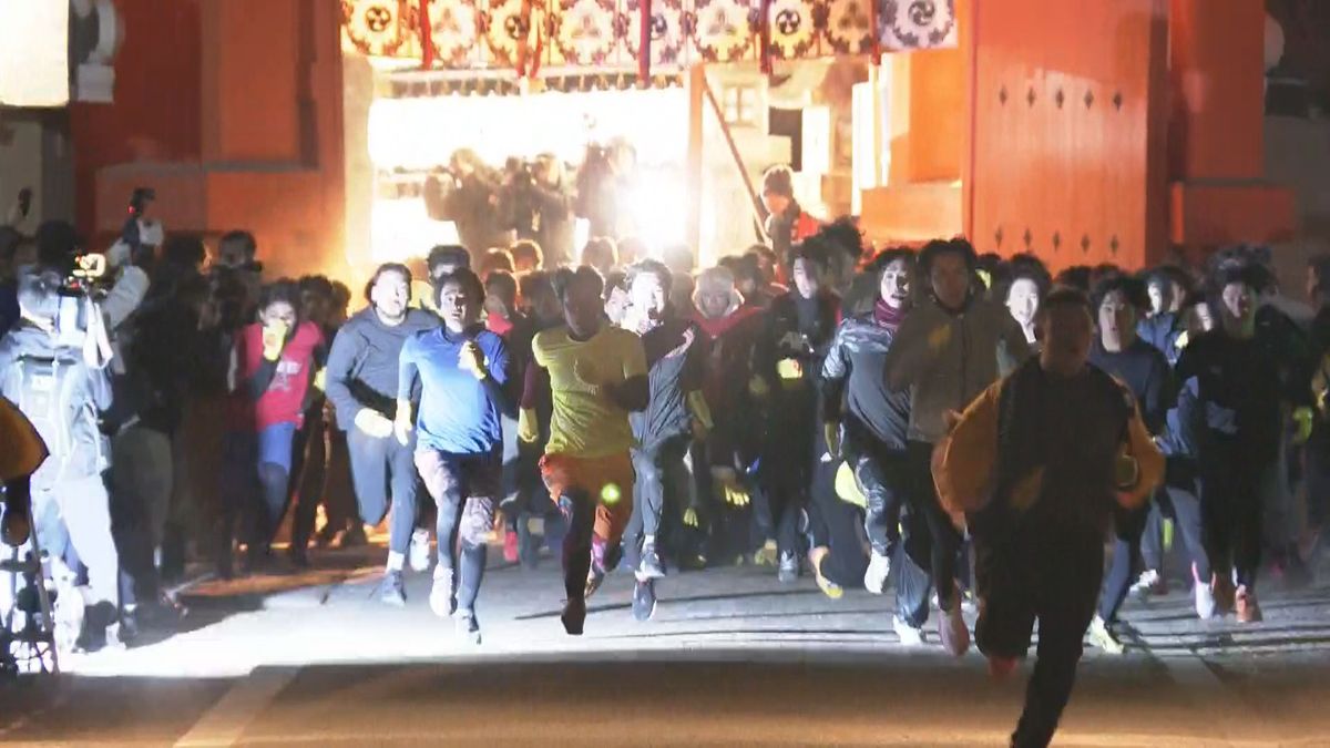 【速報】西宮神社“開門神事福男選び”　一番福は“初参加”陸上部の高校２年生「勉強と両立したい」　約5000人が230メートルの石畳を疾走