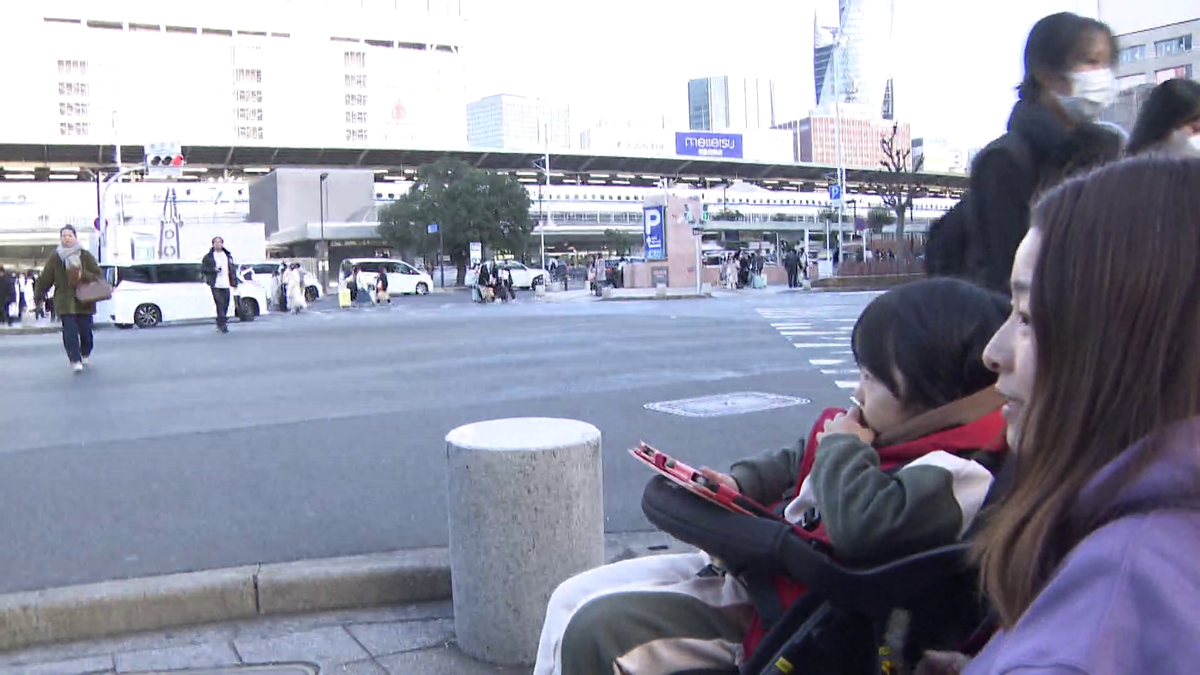 名古屋駅の外で待っていた親子