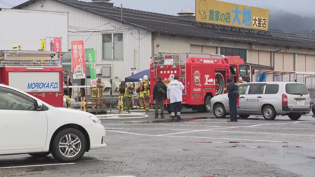 【スプレー缶】ガス抜き作業中に引火　女性1人が病院搬送