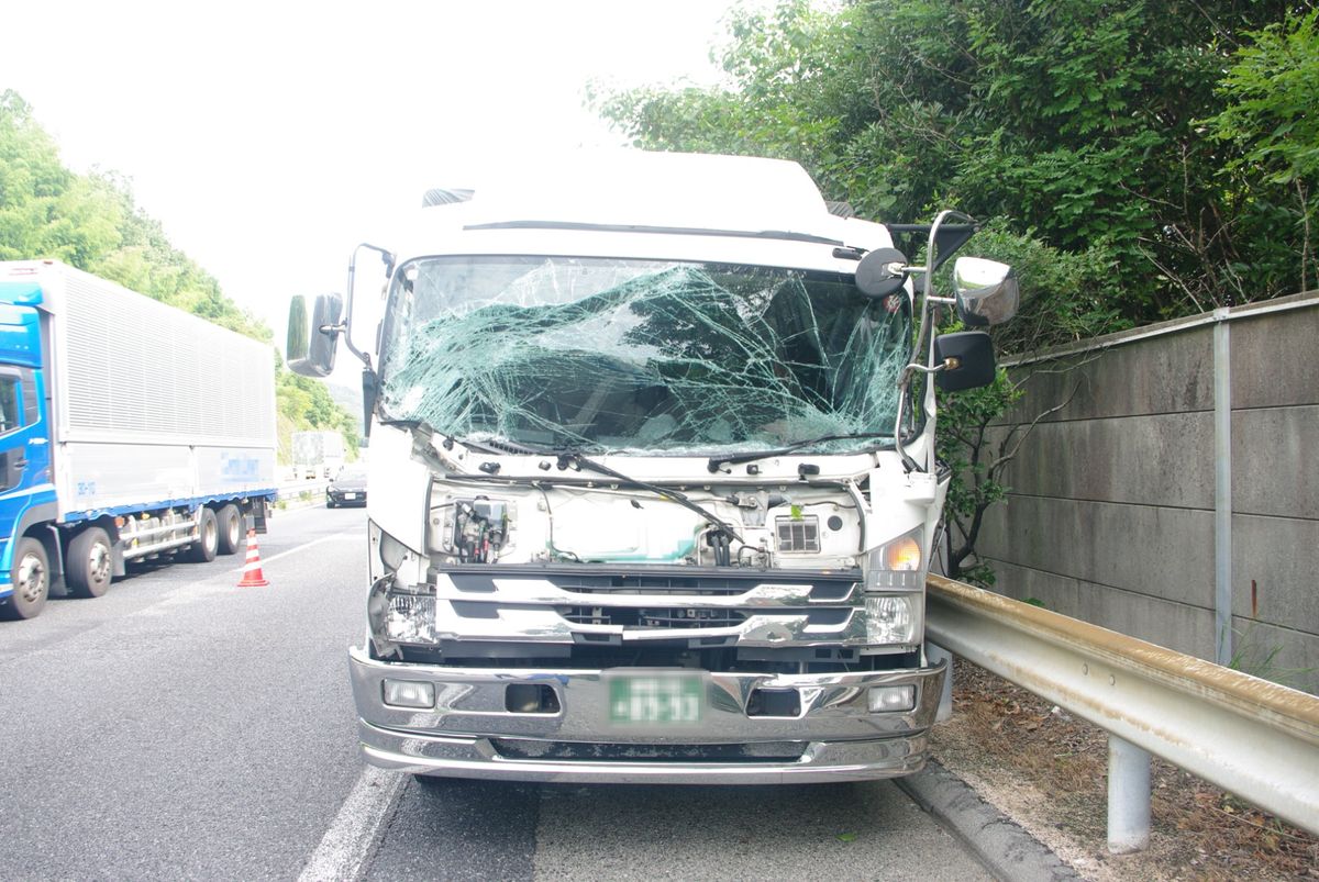 酒気帯び運転で陸上自衛隊の車両に追突　トラック運転手の男を逮捕　「酒を飲んで運転したのは間違いない」　基準値の2倍以上のアルコールを検出