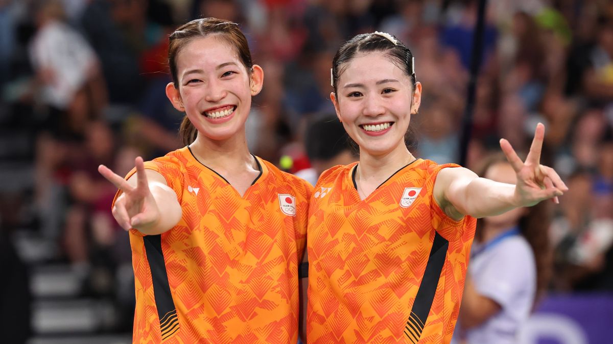 バドミントンの右から志田千陽選手と松山奈未選手(写真：YUTAKA/アフロスポーツ)