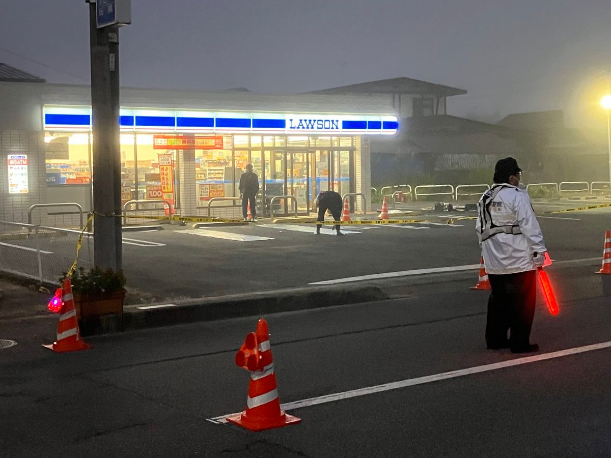 ＜速報＞高畠町のコンビニで強盗事件発生、男が女性店員に刃物突きつけ現金奪い逃走