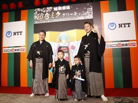 （左から）澤村國矢さん、小川陽喜くん、小川夏幹くん、中村獅童さん