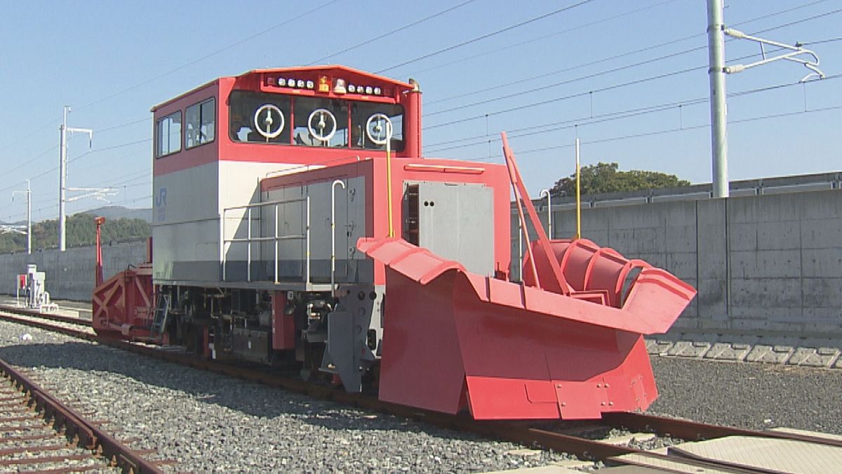 県内開業後初めての冬を前に 北陸新幹線の除雪車の点検 積雪時もスムーズに列車を運行へ