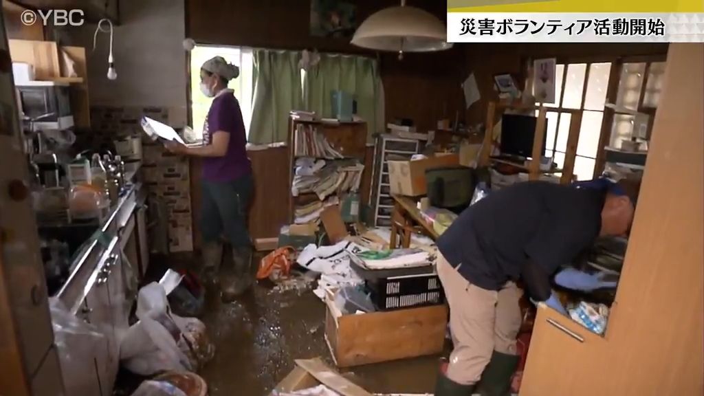 酒田などで災害ボランティアの受け入れ始まる…水に浸かった畳や泥の撤去作業
