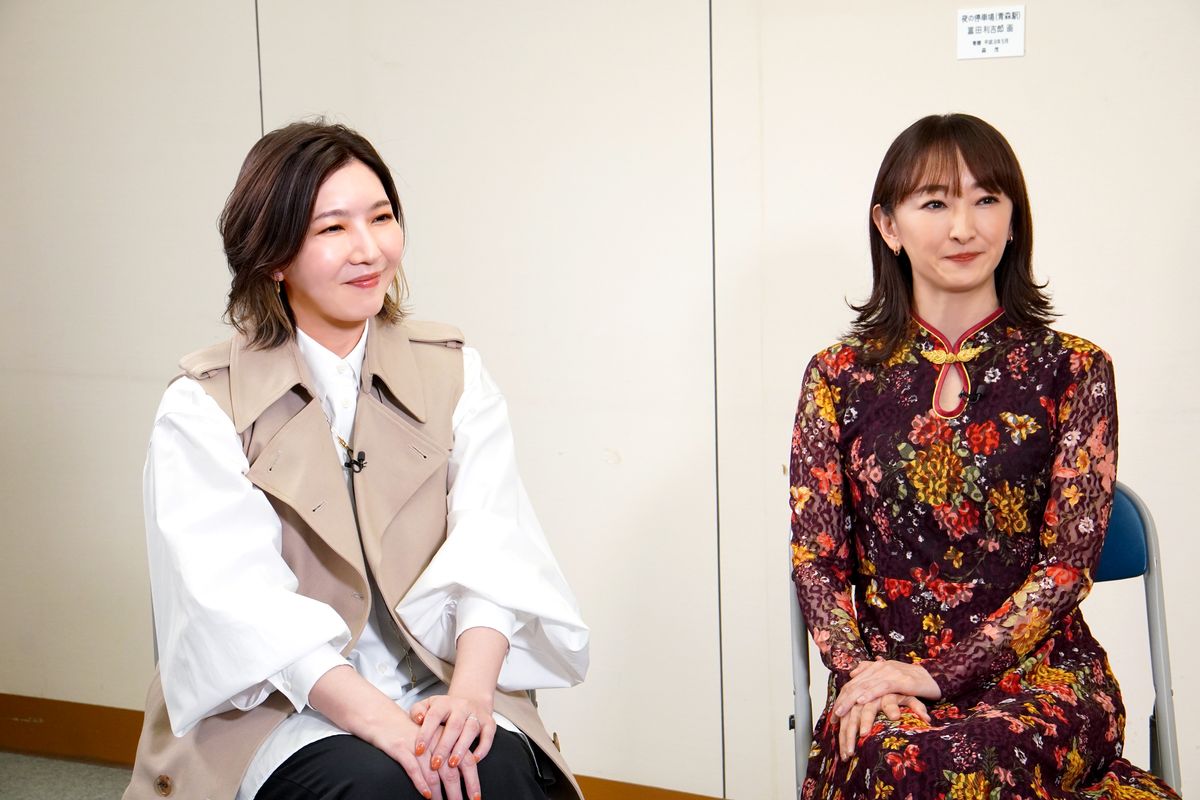 『SUNNY』の魅力を語る瀬奈じゅんさん（左）と花總まりさん（右）