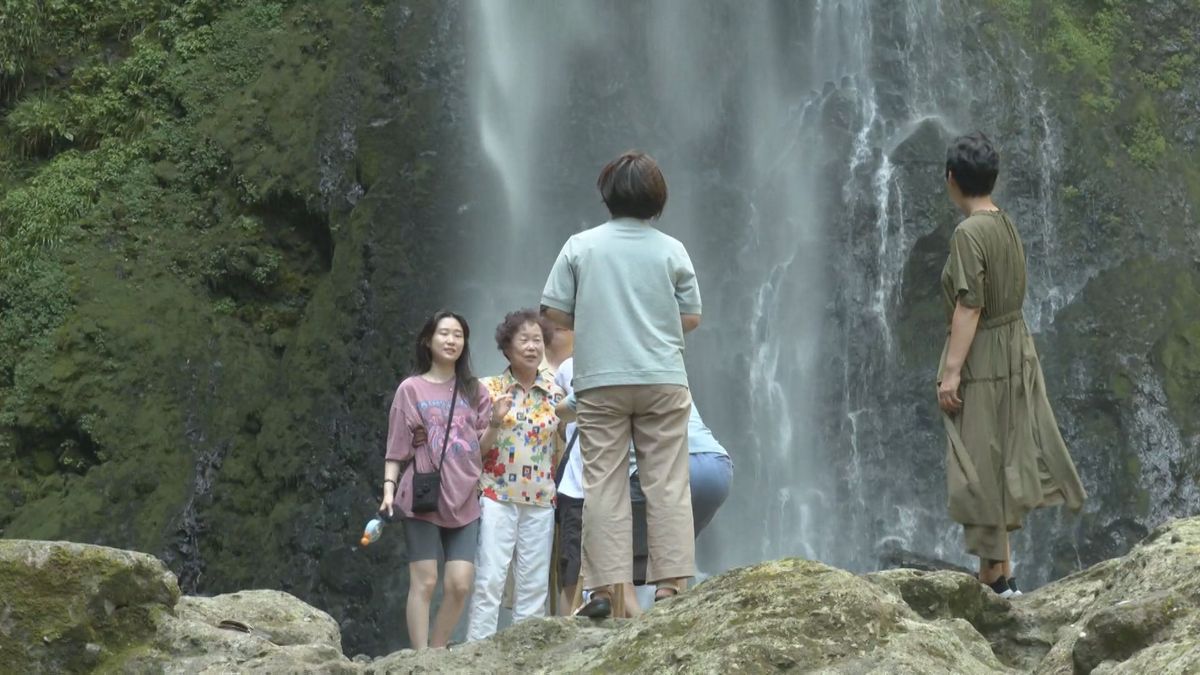 圧巻　日本の滝百選に選ばれた人気の涼スポット「東椎屋の滝」大分県宇佐市